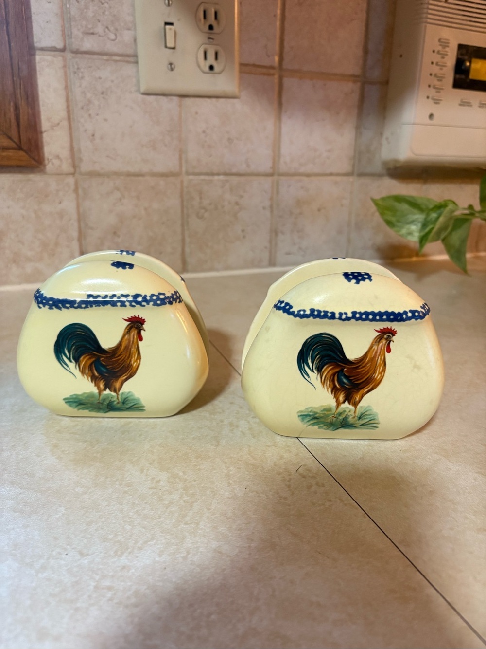 Gryphon Ware Rooster Kitchen Farmhouse Chicken Decor Napkin Holders